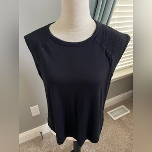 Evereve strong shoulder stitched t-shirt